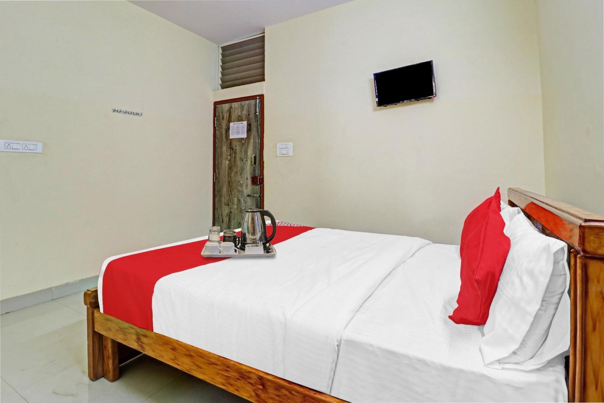 Hotel O Lakshmi Sri Deluxe Boarding & Lodgeing Kumbalgod Exterior photo