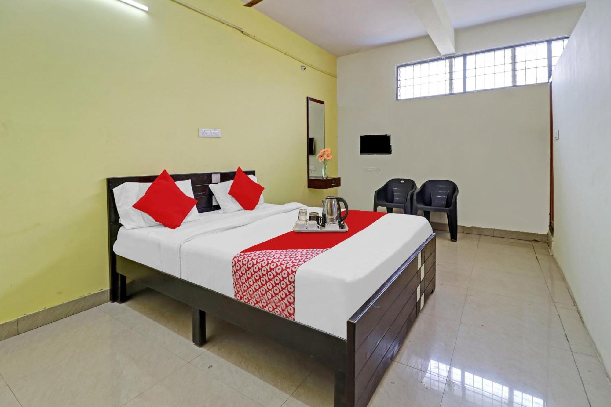 Hotel O Lakshmi Sri Deluxe Boarding & Lodgeing Kumbalgod Exterior photo