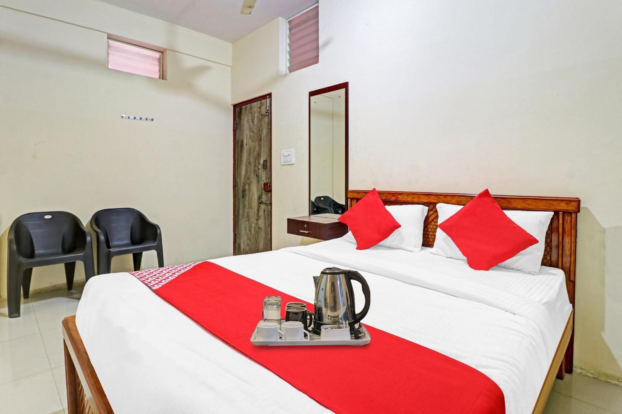 Hotel O Lakshmi Sri Deluxe Boarding & Lodgeing Kumbalgod Exterior photo