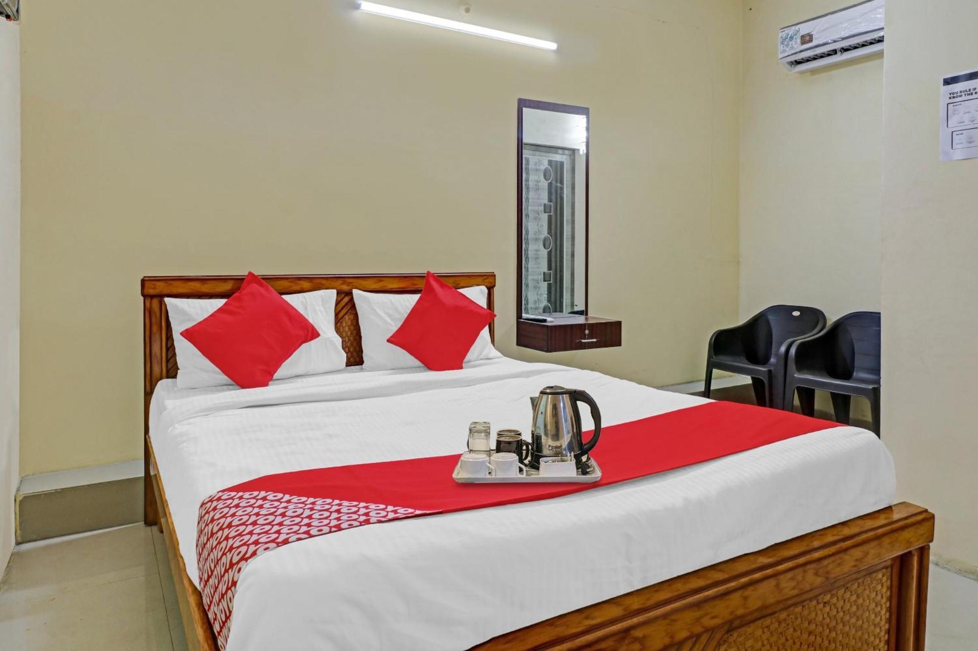 Hotel O Lakshmi Sri Deluxe Boarding & Lodgeing Kumbalgod Exterior photo